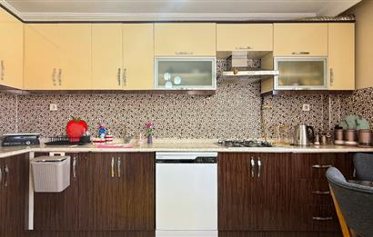C21 BAL'dan EBEVYN BANYOLU ASANSORLÜ GENİŞ SATILIK 2+1 DAİRE