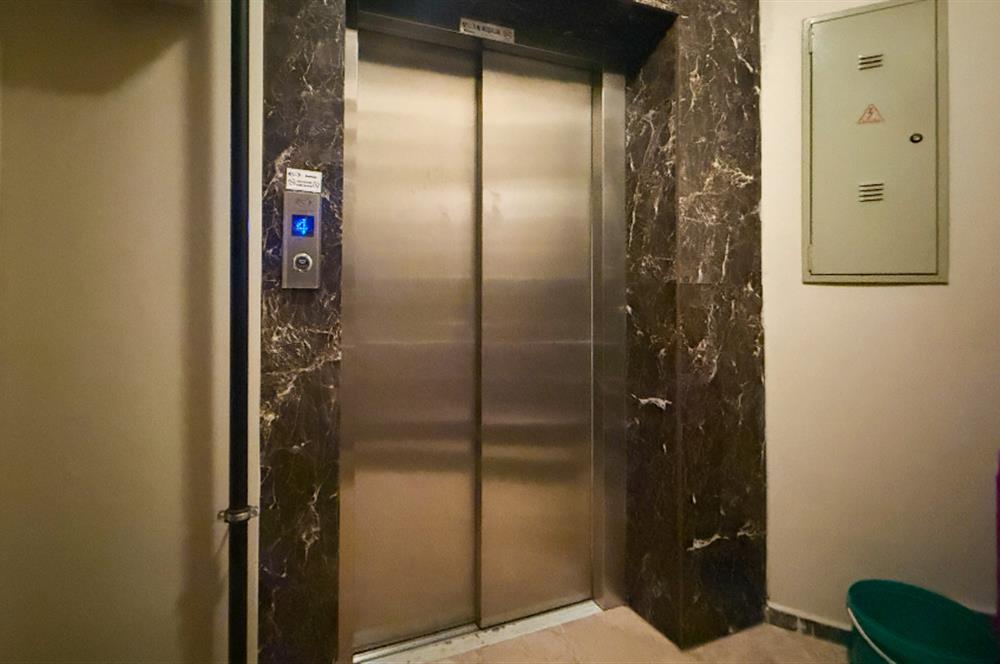 C21 BAL'dan EBEVYN BANYOLU ASANSORLÜ GENİŞ SATILIK 2+1 DAİRE
