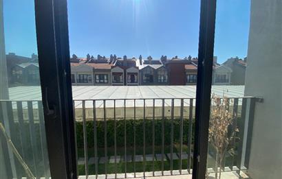 C21 İZ MEHMET ÇAKAR'DAN CADDE 54 DE KİRALIK OFİS..
