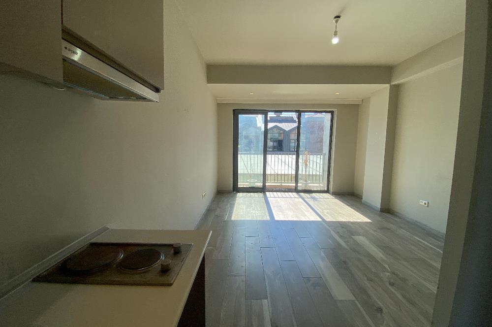 C21 İZ MEHMET ÇAKAR'DAN CADDE 54 DE KİRALIK OFİS..