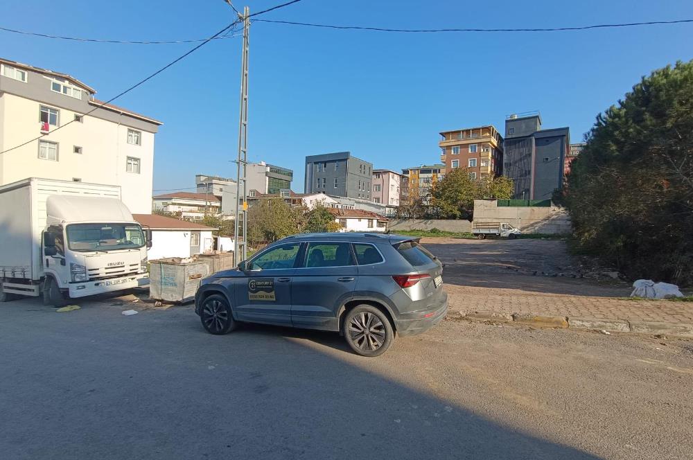 ATAŞEHİR FERHATPAŞADA KAYIŞDAĞI ETEĞİNDE SATILIK ARSA
