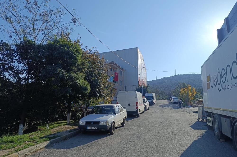 ATAŞEHİR FERHATPAŞADA KAYIŞDAĞI ETEĞİNDE SATILIK ARSA
