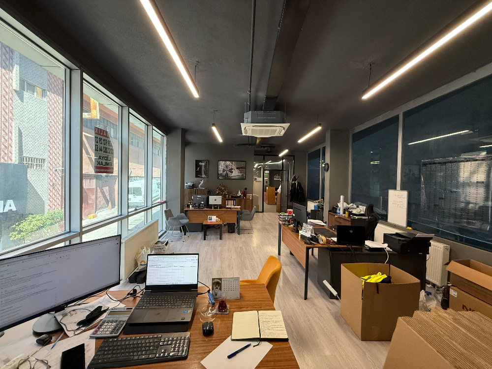 Sanayi Mahallesi Satılık Bina Mini Plaza 1200m2 Taşınmaya Hazır