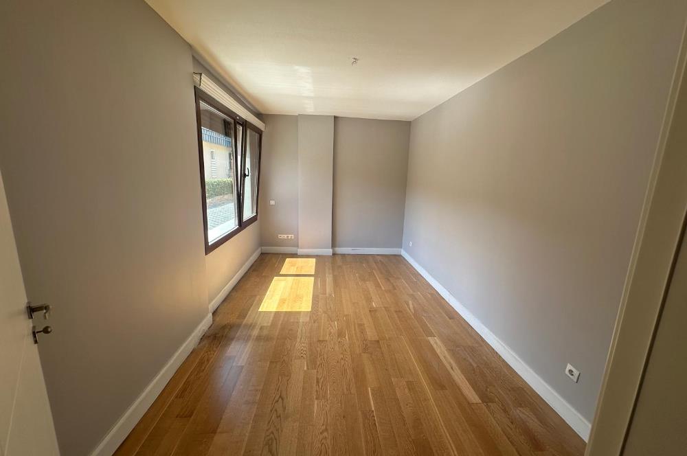 Zekeriyaköy'de güvenlikli site içerisinde 6+1 kiralık villa
