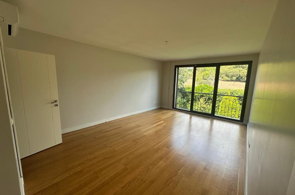Zekeriyaköy'de güvenlikli site içerisinde 6+1 kiralık villa