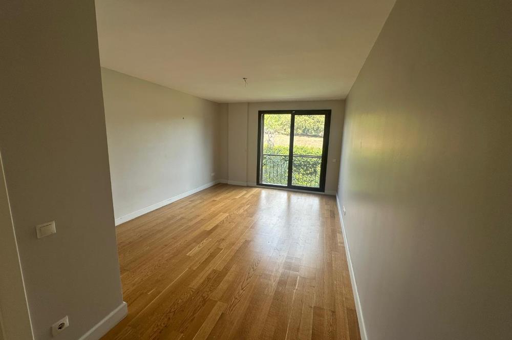 Zekeriyaköy'de güvenlikli site içerisinde 6+1 kiralık villa