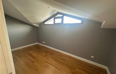 Zekeriyaköy'de güvenlikli site içerisinde 6+1 kiralık villa