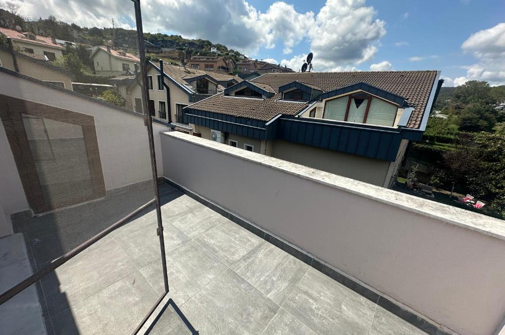 Zekeriyaköy'de güvenlikli site içerisinde 6+1 kiralık villa