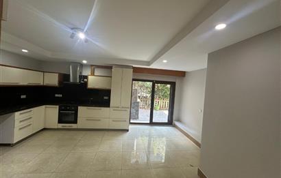 Zekeriyaköy'de güvenlikli site içerisinde 6+1 kiralık villa