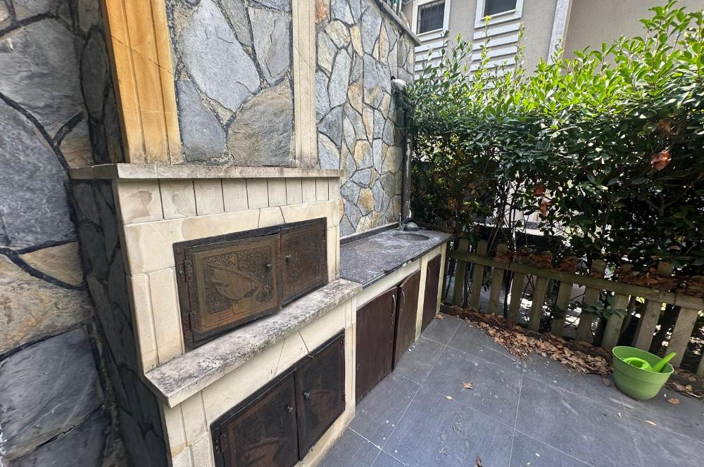 Zekeriyaköy'de güvenlikli site içerisinde 6+1 kiralık villa
