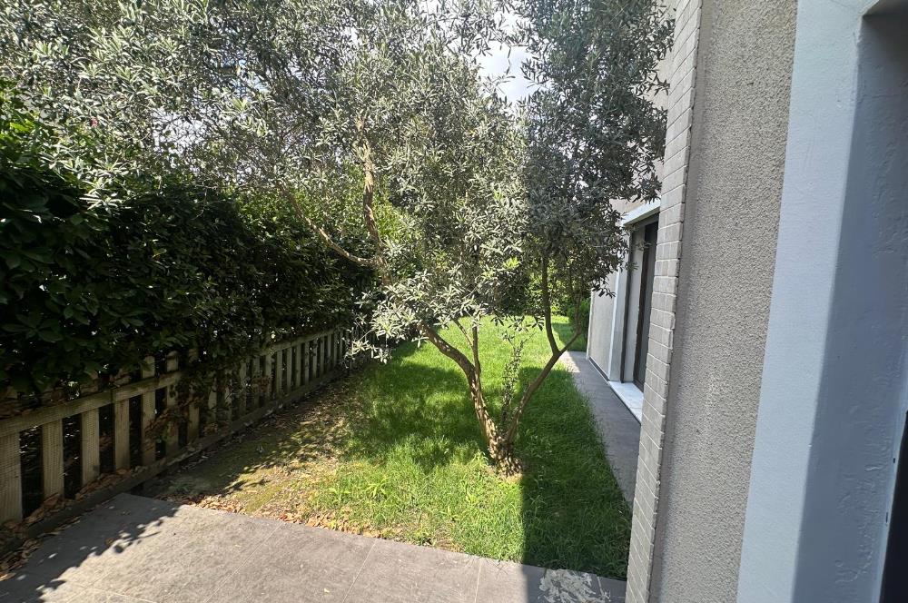Zekeriyaköy'de güvenlikli site içerisinde 6+1 kiralık villa