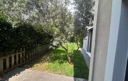 Zekeriyaköy'de güvenlikli site içerisinde 6+1 kiralık villa