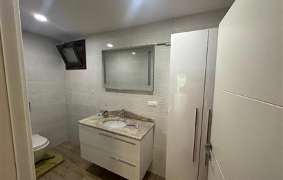Zekeriyaköy'de güvenlikli site içerisinde 6+1 kiralık villa