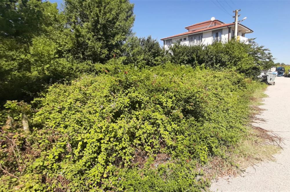 SERDİVAN YAZLIK’DA İKİ PARSEL SATILIK %30 İMARLI 681 M2 ARSA