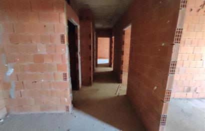 KAŞÜSTÜN'DE YOL ÜZERİ YAPIM AŞAMASIN'DA 3+1 SATILIK DAİRE