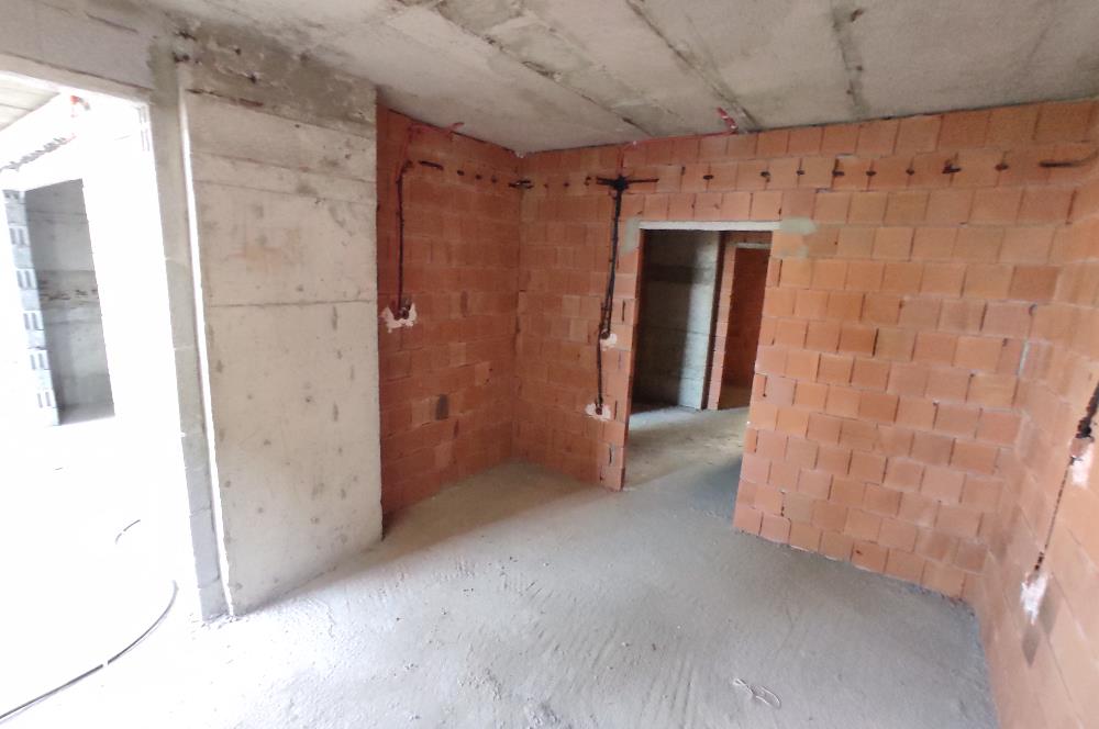 KAŞÜSTÜN'DE YOL ÜZERİ YAPIM AŞAMASIN'DA 3+1 SATILIK DAİRE