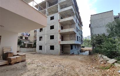 KAŞÜSTÜN'DE YOL ÜZERİ YAPIM AŞAMASIN'DA 3+1 SATILIK DAİRE