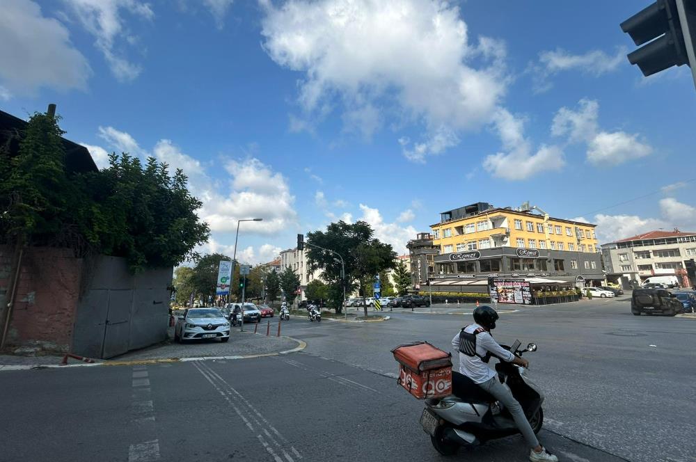 EYÜPSULTAN TOPÇULARDA ANA BULVARA YAKIN KÖŞEBAŞI YATIRIM FIRSAT