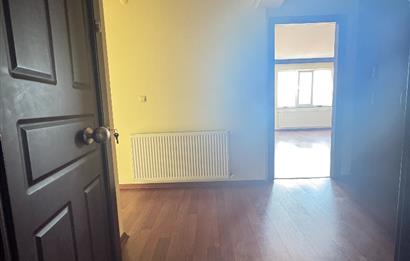 CENTURY 21'DEN FERAH AÇIK OTOPARKLI FIRSAT DAİRE
