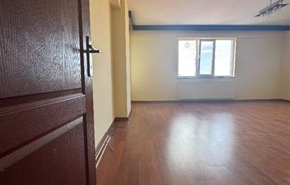 CENTURY 21'DEN FERAH AÇIK OTOPARKLI FIRSAT DAİRE