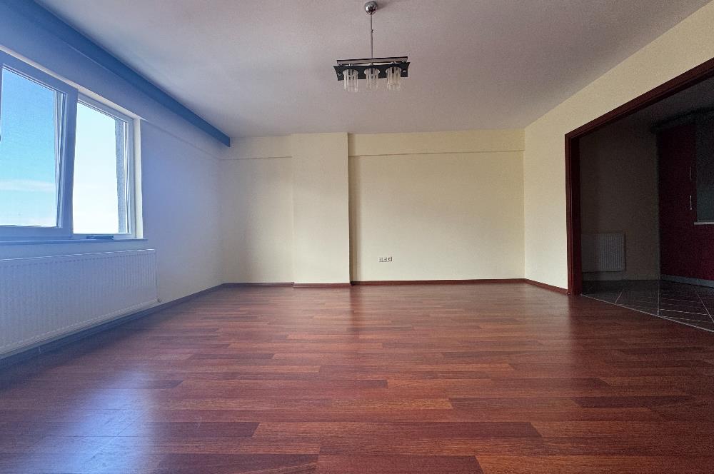 CENTURY 21'DEN FERAH AÇIK OTOPARKLI FIRSAT DAİRE