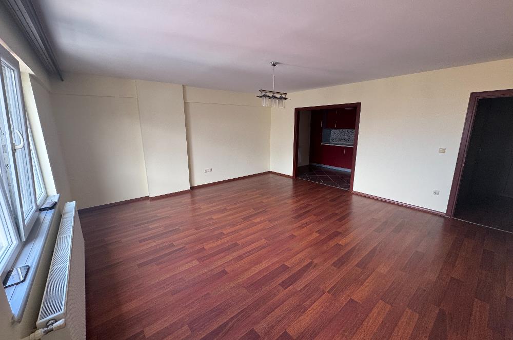 CENTURY 21'DEN FERAH AÇIK OTOPARKLI FIRSAT DAİRE