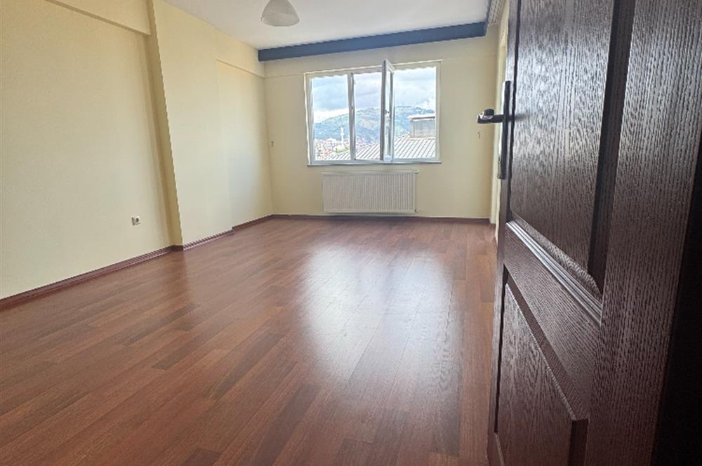 CENTURY 21'DEN FERAH AÇIK OTOPARKLI FIRSAT DAİRE