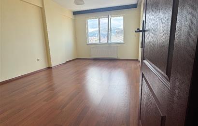 CENTURY 21'DEN FERAH AÇIK OTOPARKLI FIRSAT DAİRE