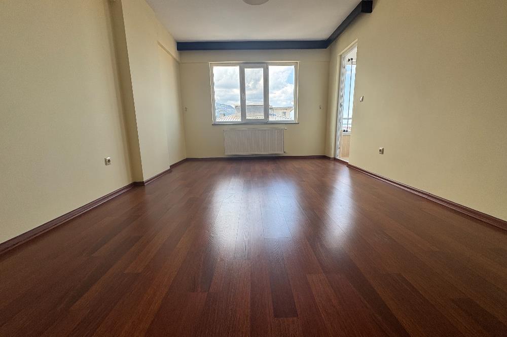 CENTURY 21'DEN FERAH AÇIK OTOPARKLI FIRSAT DAİRE