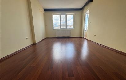 CENTURY 21'DEN FERAH AÇIK OTOPARKLI FIRSAT DAİRE