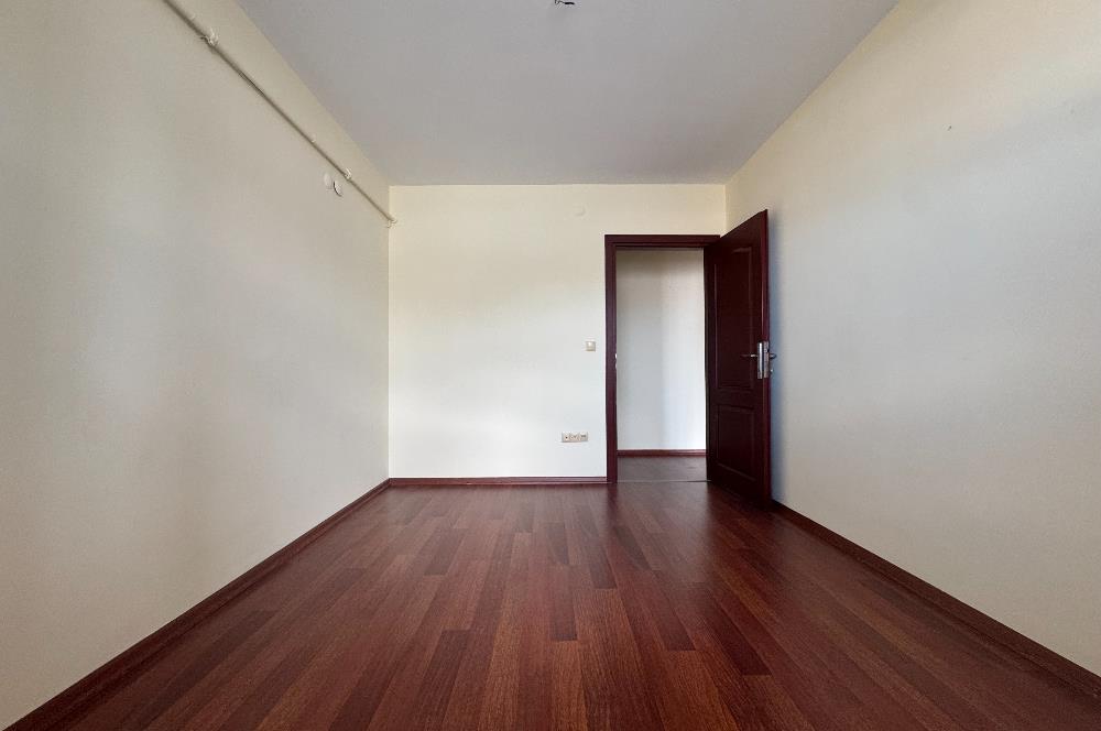 CENTURY 21'DEN FERAH AÇIK OTOPARKLI FIRSAT DAİRE
