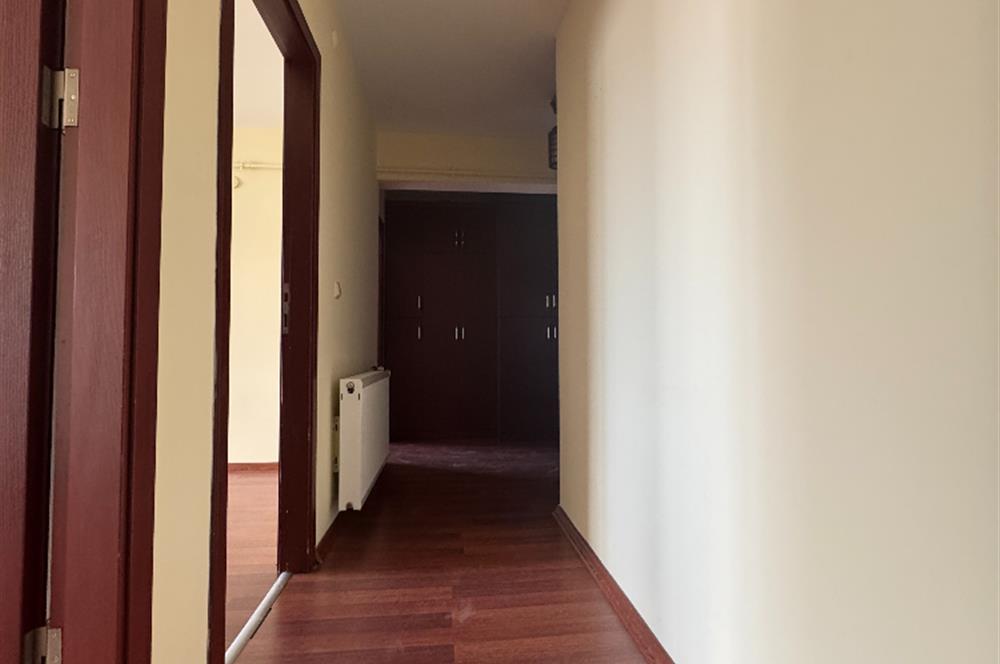 CENTURY 21'DEN FERAH AÇIK OTOPARKLI FIRSAT DAİRE