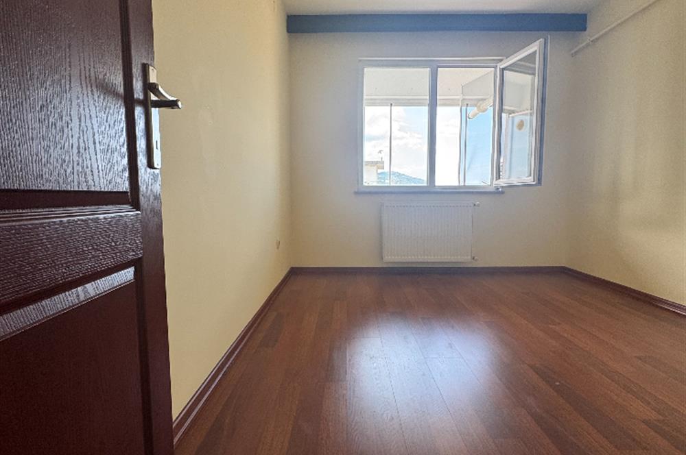 CENTURY 21'DEN FERAH AÇIK OTOPARKLI FIRSAT DAİRE