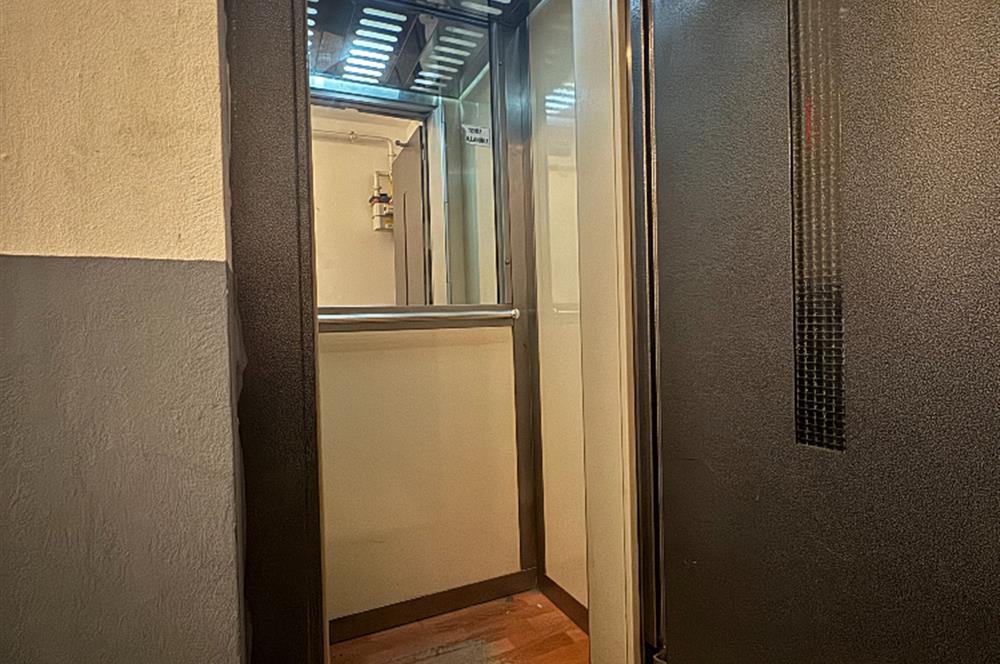 CENTURY 21'DEN FERAH AÇIK OTOPARKLI FIRSAT DAİRE