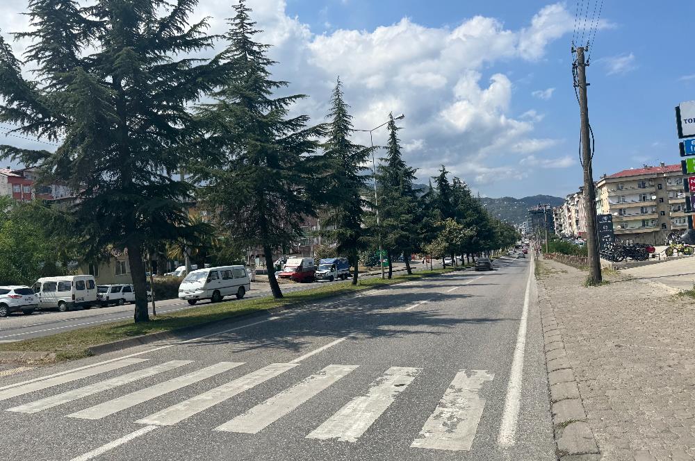 CENTURY 21'DEN FERAH AÇIK OTOPARKLI FIRSAT DAİRE