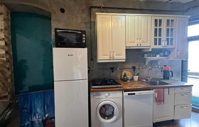 KUMBARACI YOKUŞU BEYOĞLU KAPIKULU SOKAK'TA KİRALIK EŞYALI DAİRE