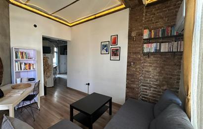 KUMBARACI YOKUŞU BEYOĞLU KAPIKULU SOKAK'TA KİRALIK EŞYALI DAİRE
