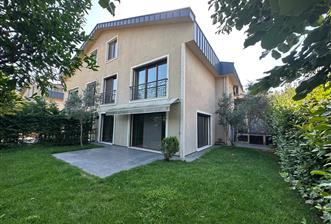 Zekeriyaköy'de güvenlikli site içerisinde 6+1 kiralık villa