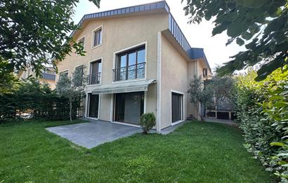 Zekeriyaköy'de güvenlikli site içerisinde 6+1 kiralık villa