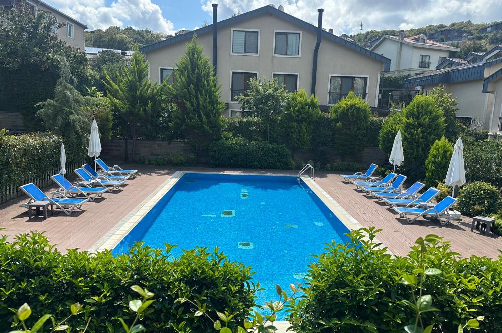 Zekeriyaköy'de güvenlikli site içerisinde 6+1 kiralık villa
