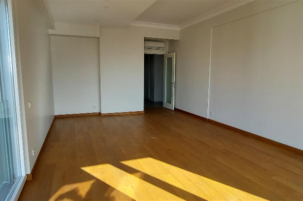 ERENKÖYDE SİTE İÇİNDE HAVUZLU DENİZ MANZARALI 3+1 