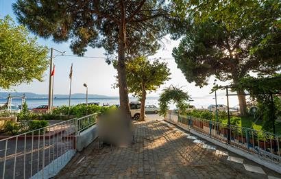 C21 Cius; Küçükkumla'da Denize Sıfır Ferah Harika Satılık Daire