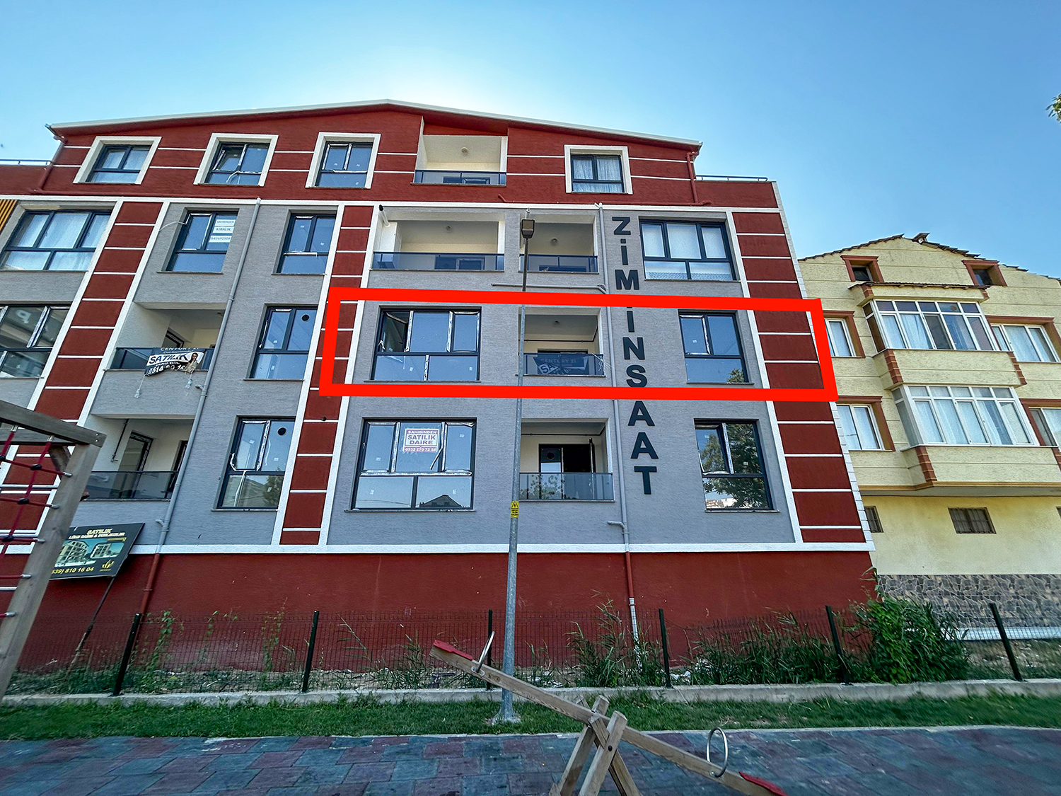 C21 Cius; Hastane Yolu Üzeri Önü Açık Ara Kat 3+1 Satılık Daire