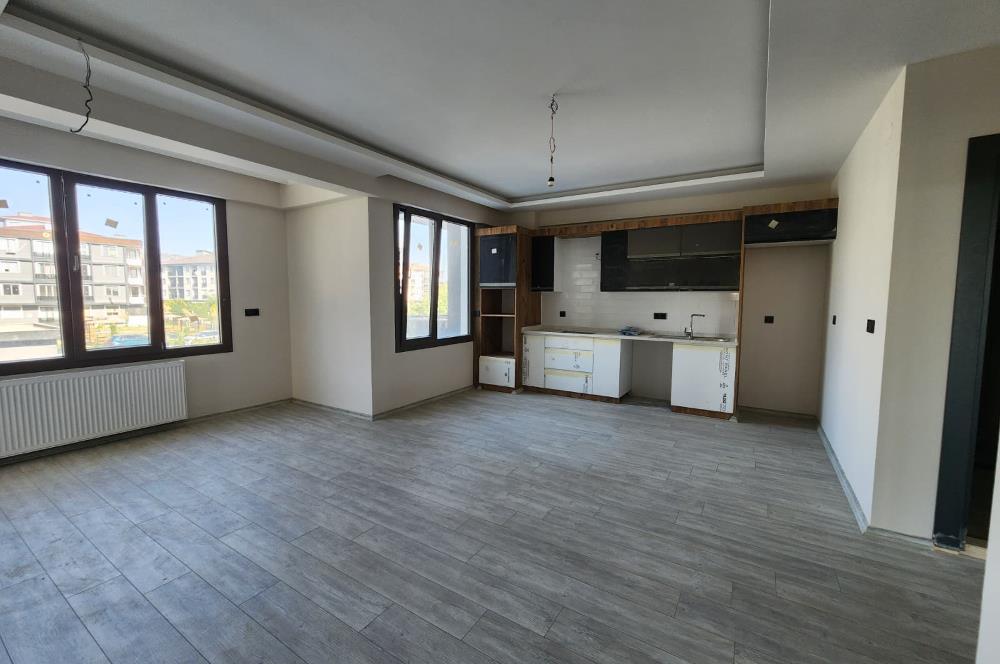 C21 BAL'DAN AYVALIK ALTINOVADA HAVUZ CEPHELİ SATILIK SIFIR 2+1 DAİRE