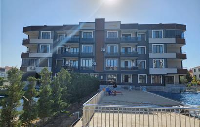 C21 BAL'DAN AYVALIK ALTINOVADA HAVUZ CEPHELİ SATILIK SIFIR 2+1 DAİRE