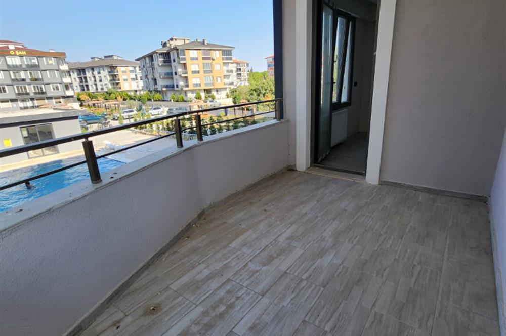 C21 BAL'DAN AYVALIK ALTINOVADA HAVUZ CEPHELİ SATILIK SIFIR 2+1 DAİRE