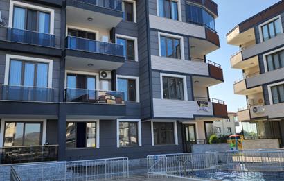 C21 BAL'DAN AYVALIK ALTINOVADA HAVUZ CEPHELİ SATILIK SIFIR 2+1 DAİRE