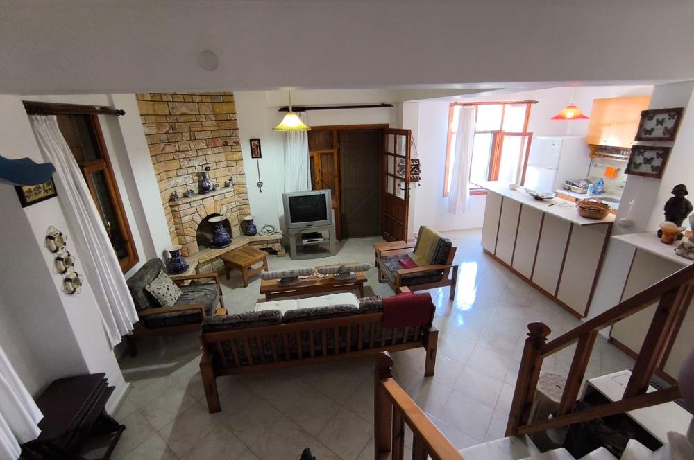 KARABURUN MORDOĞAN ARDIÇ'TA DENIZ MANZARALI 3+1 VILLA