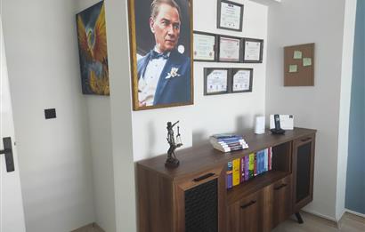 BAHÇELİEVLER'DE PRESTİJLİ KONUMDA EŞYALI KİRALIK OFİS 