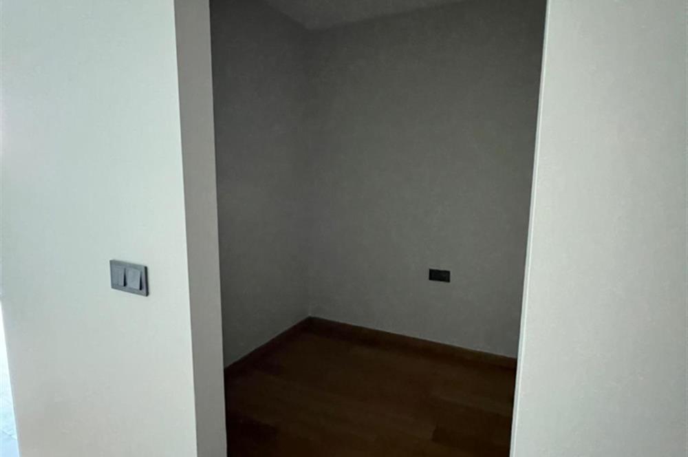 C21 ROOF KADIKÖY FİKİRTEPE FORTİS SİNANLI BÜYÜK TİP STÜDYO BOŞ